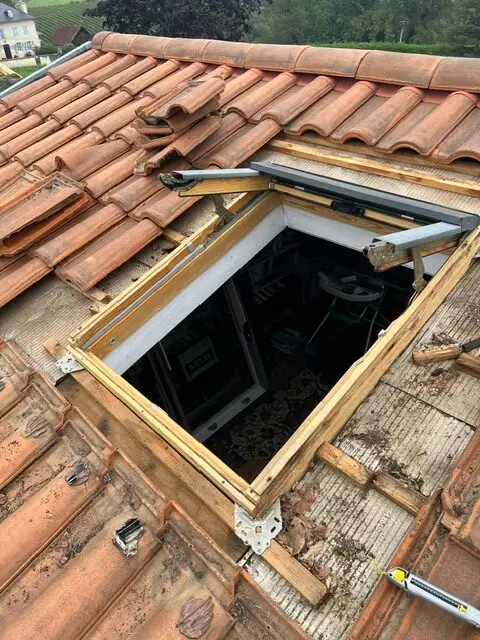Chantier remplacement d'une fenêtre de toit marque VELUX 3 IMG 3568 rotated