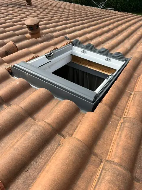 Chantier remplacement d'une fenêtre de toit marque VELUX 2 IMG 3582 rotated