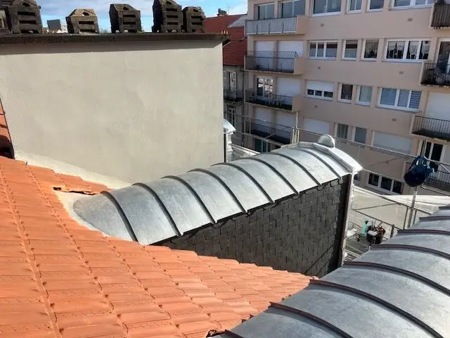 Travaux de toiture — Rue Henri Faisans - Immeuble classé Bâtiment de France 7 1D925FE1 1B5B 4569 B0B7 DEDBB0DB79E9 rotated